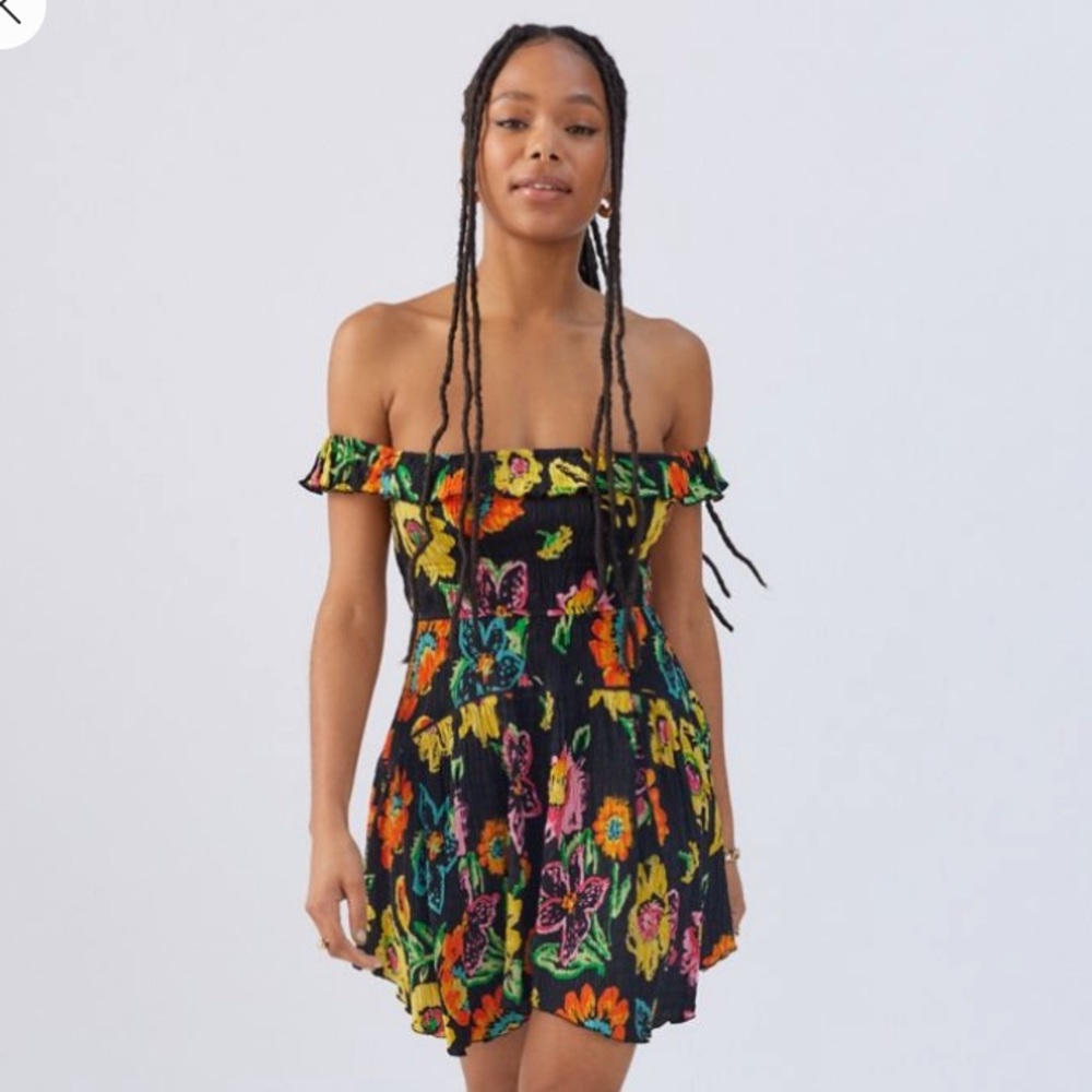 BNWT uo aubrey off the shoulder mini dress black floral M